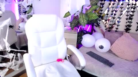 Camille online show from October 19, 12:10 pm