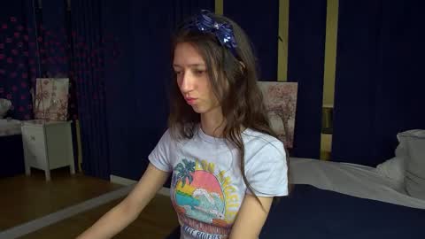 camillewhite online show from March 27, 8:37 am