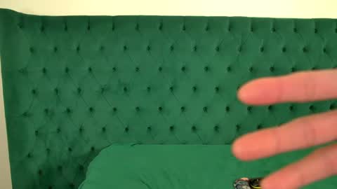 camillewhite online show from March 28, 8:38 am