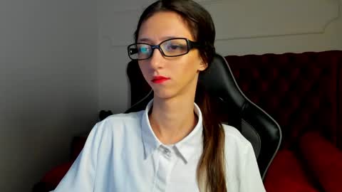 camillewhite online show from March 25, 6:09 am