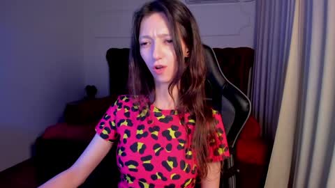 camillewhite online show from April 1, 1:41 pm