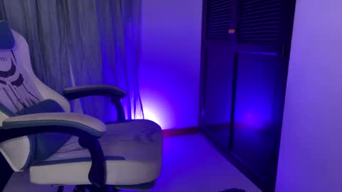 Snapshot of camilo_contre21 chatting on February 4, 12:08 am camilo_contre21 online show from February 4, 12:08 am