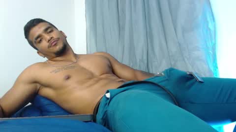 Snapshot of camilo_contre21 chatting on March 1, 12:39 am camilo_contre21 online show from March 1, 12:39 am