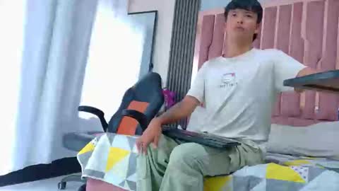 Snapshot of camilowhites chatting on October 25, 8:42 pm CamilowhiteS online show from October 25, 8:42 pm