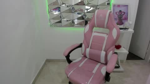 Snapshot of camixxx_m chatting on September 19, 2:54 pm camixxx_m online show from September 19, 2:54 pm