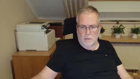 camsubbear online show from April 9, 8:47 pm