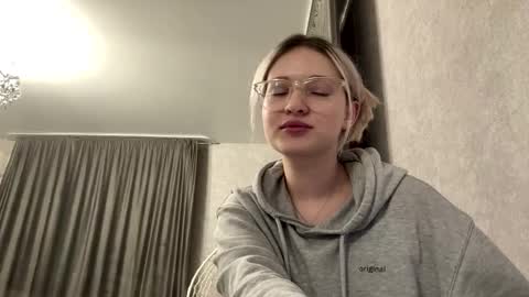 Lina online show from February 8, 2:09 pm