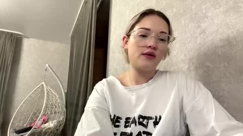 Lina online show from February 13, 3:15 pm