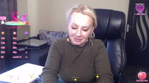 candy_hellenx online show from April 1, 1:52 pm