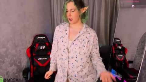 Mary online show from March 5, 1:25 am