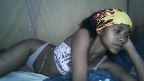 candybrown001 online show from September 12, 9:33 am