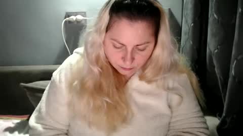 Laura online show from October 6, 9:21 pm