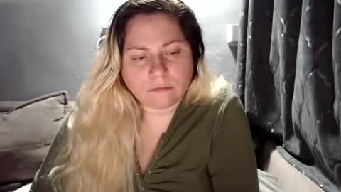 Laura online show from March 6, 8:41 pm