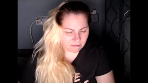 Laura online show from September 9, 2:17 pm