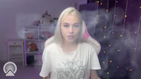 Snapshot of candyhannah chatting on September 28, 7:45 pm You can call me HH online show from September 28, 7:45 pm