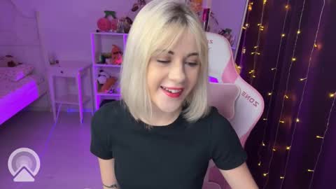 Snapshot of candyhannah chatting on September 9, 7:03 pm You can call me HH online show from September 9, 7:03 pm