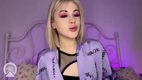 Snapshot of candyhannah chatting on October 11, 2:00 pm You can call me HH online show from October 11, 2:00 pm