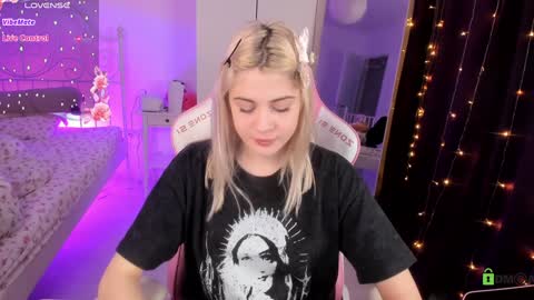 Snapshot of candyhannah chatting on December 7, 5:26 pm You can call me HH online show from December 7, 5:26 pm