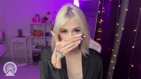 Snapshot of candyhannah chatting on October 20, 8:14 pm You can call me HH online show from October 20, 8:14 pm