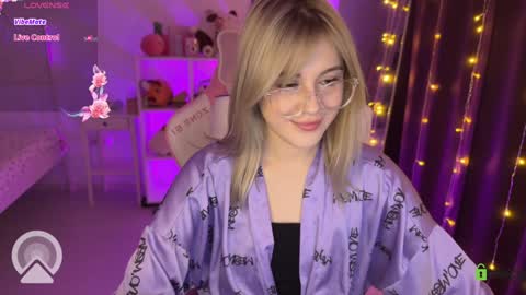 Snapshot of candyhannah chatting on February 6, 4:03 pm You can call me HH online show from February 6, 4:03 pm