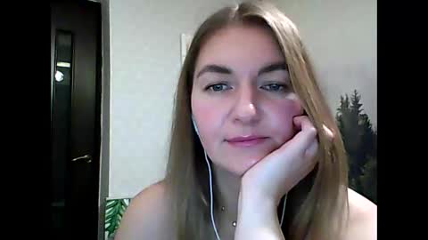 Daisy online show from December 14, 11:00 pm