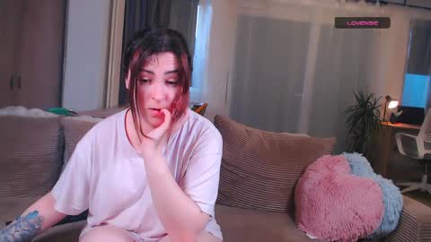 girl - foxi and tranny - kami online show from April 2, 5:42 pm