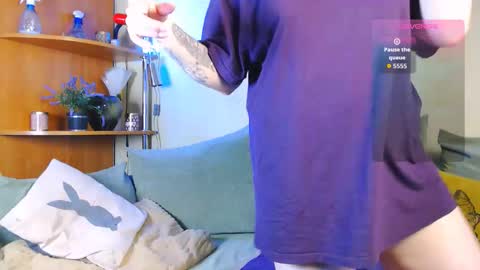 girl - foxi and tranny - kami online show from November 11, 9:00 am