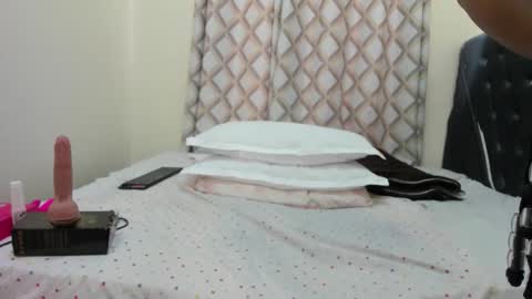 caramel_peach online show from March 4, 8:44 am