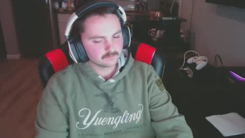 Snapshot of cardi_beans chatting on February 12, 5:15 am cardi_beans online show from February 12, 5:15 am