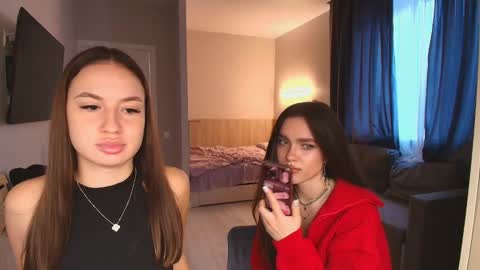 caressyourself online show from November 13, 6:49 am