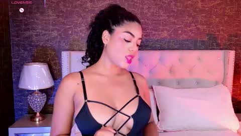 Carly Monroe  online show from November 7, 10:29 am