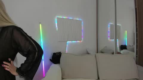 carol_may_ online show from April 12, 9:35 am