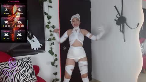 Caroline online show from October 29, 2:08 pm