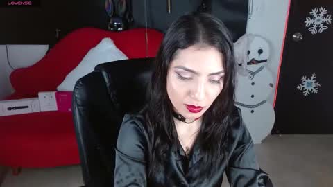 Caroline online show from December 5, 2:15 pm