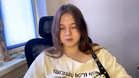 carolindueno online show from March 5, 9:18 am