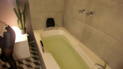  Caroline  online show from March 13, 12:08 pm