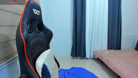 caroline_east online show from November 17, 12:52 pm