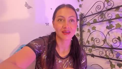 caroline_millerr online show from February 25, 1:36 pm