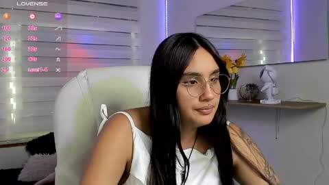 caroline_rodriguez_9 online show from April 18, 9:26 pm