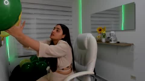 caroline_rodriguez_9 online show from March 17, 7:08 pm