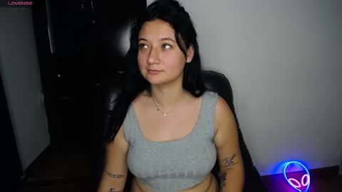 carolinee_fooox online show from November 18, 4:10 pm