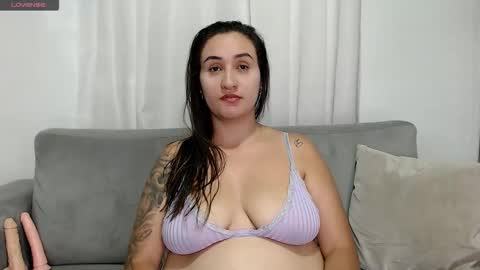 Caroline  online show from November 18, 6:00 pm