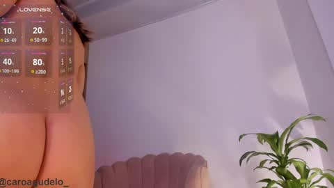 carolinna_ online show from April 12, 2:04 am