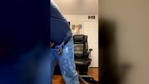 carpenterbee online show from April 2, 6:04 pm