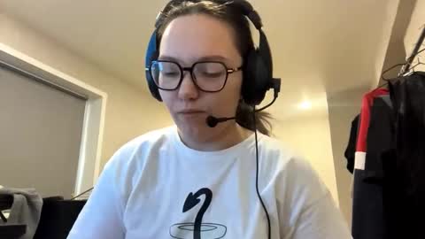 Emilia online show from December 3, 3:07 am