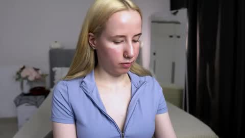 Cassie online show from November 2, 9:59 pm