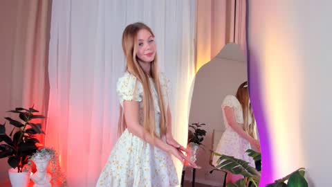 Snapshot of cassie_palmer chatting on February 7, 9:37 am Hello my name is Cassie and my friend Nilo is also here online show from February 7, 9:37 am