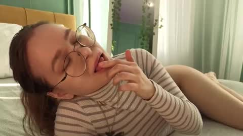 assie online show from October 18, 1:15 pm