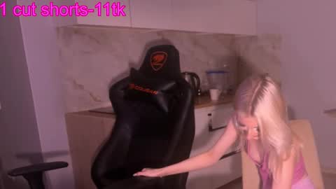 Cassie and Katherine Blonie online show from November 20, 10:58 am