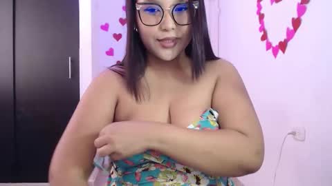 --------Independent model online show from March 9, 8:13 pm